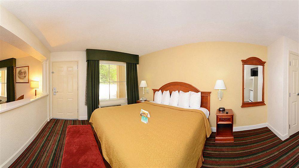 Quality Inn & Suites Biltmore East Asheville Exterior foto