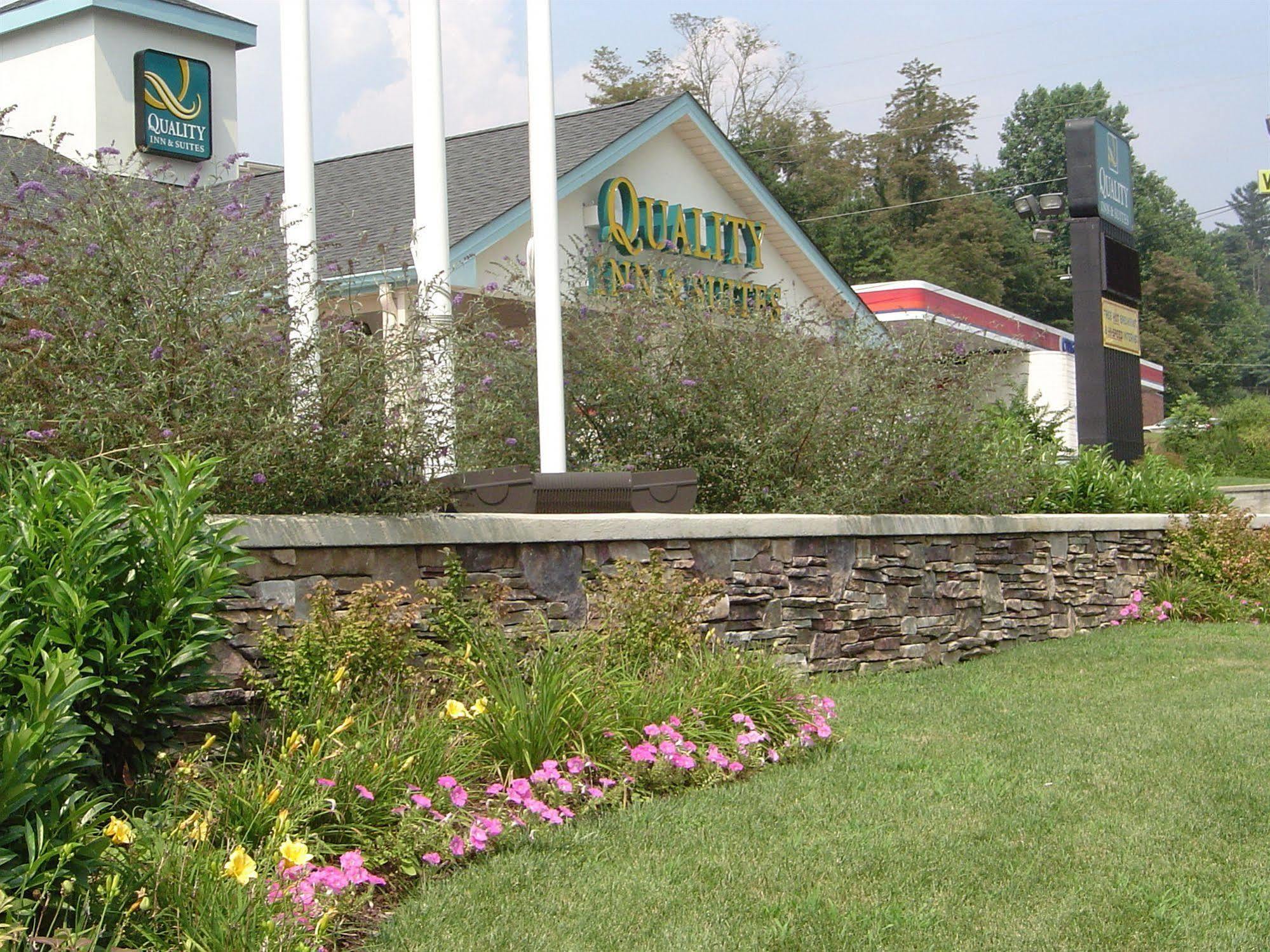 Quality Inn & Suites Biltmore East Asheville Exterior foto